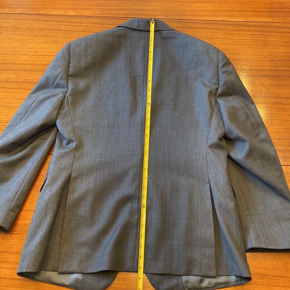 Samuelsohn blazer in superb condition in 44R. It is grey with blue undertone - Picture 5 of 16
